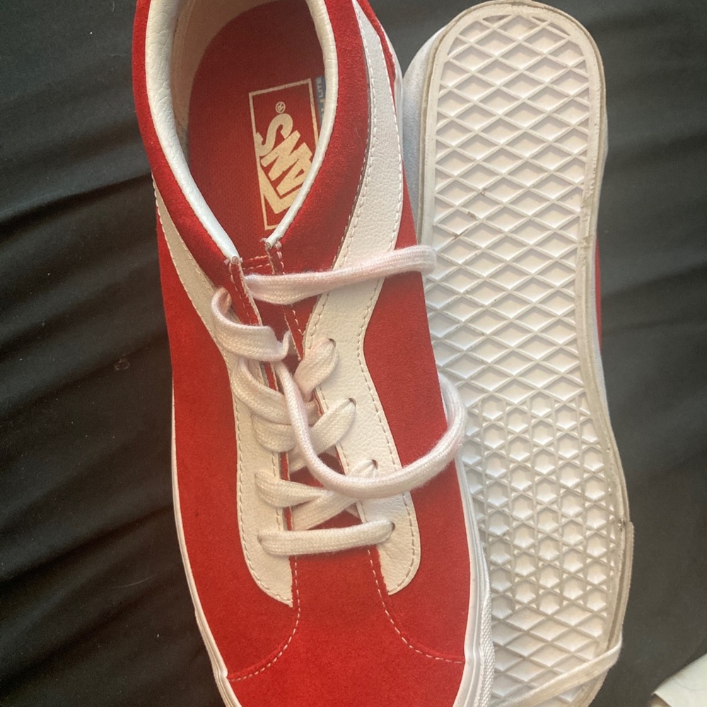 Red vans - Picture 3 of 4